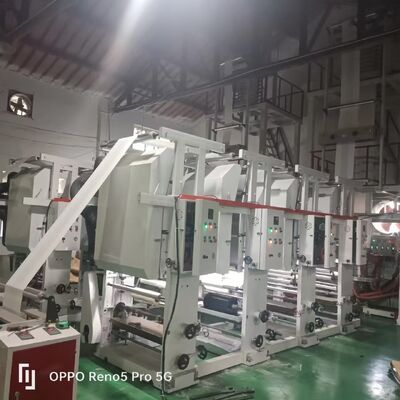 Średnica ślimaka 55 mm 2 lub 65 mm 2 mm Wytłaczarka do folii Całkowita moc 11-21 kW Wydajność wytłaczania 100 do 500 kg h do wytłaczania folii z tworzywa sztucznego