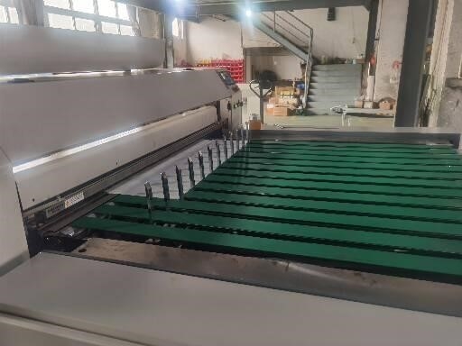 Przewijarka do cięcia blachy 4,0 kW Moc 800 mm Z ekranem dotykowym PLC