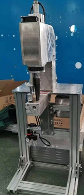 15-30 sztuk / min Maszyna do produkcji fartuchów chirurgicznych 380 V 50 Hz Włókninowy kombinezon ochronny
