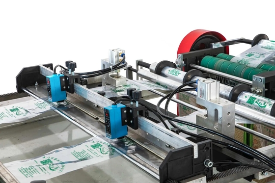 Automatyczna maszyna do produkcji worków z PVC i PE # 120 * 2 szt./min Prędkość # 100-450 mm Szerokość worka # 10-100um Grubość materiału