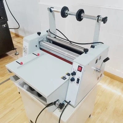 Maszyna do przewijania wzdłużnego OPP 900 mm 5 m / min Laminowanie folii włókninowej